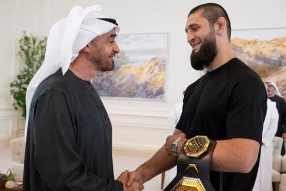 رئيس الدولة يستقبل بطل العالم في الوزن المتوسط في منافسات «يو اف سي»