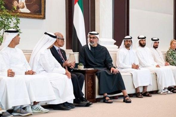 خالد بن محمد بن زايد يستقبل عدداً من الضيوف والمشاركين في منتدى الرعاية الاجتماعية بأبوظبي