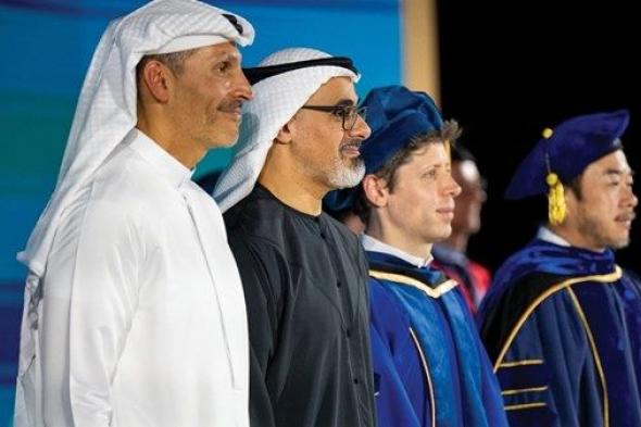 خالد بن محمد بن زايد يشهد مراسم منح سام ألتمان أول شهادة دكتوراه فخرية من جامعة محمد بن زايد للذكاء الاصطناعي