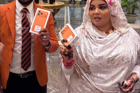 شاهد بالفيديو.. الفنانة ندى القلعة والفنان محمد بشير يشعلان حفل زواج سوداني بالقاهرة على أنغام (ما علينا وما علينا مهما يقولوا الناس يقولو) هل هي رسالة لشريف الفحيل؟