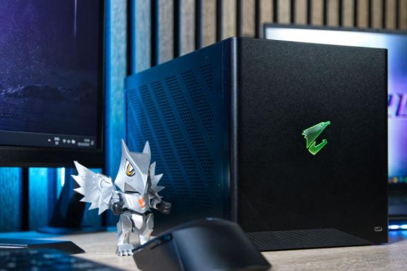 تكنولوجيا: Gigabyte توسّع توفر وحدة Aorus RTX 5090 Thunderbolt 5 eGPU عالميًا