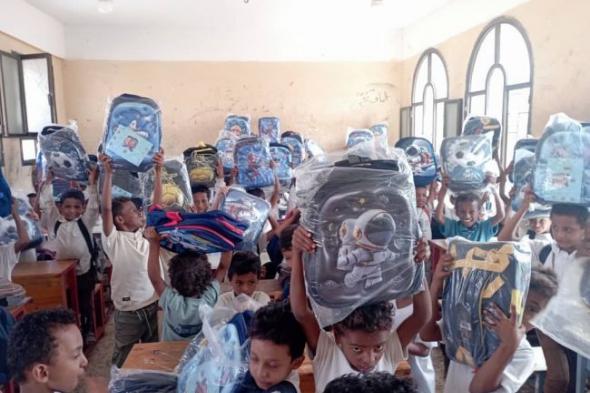 دعم التعليم في تبن: المنظمة الفرنسية توزع الحقائب المدرسية على 1190 طالبا بمدرسة قرية البيطرة