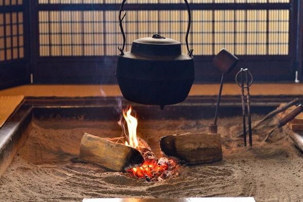 اليابان | إيروري… شعلة الماضي التي لا تنطفئ في بيوت اليابان القديمة