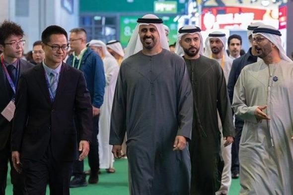 ذياب بن محمد بن زايد يقوم بجولة في أجنحة معرض الصين الدولي للاستيراد 2025 في شنغهاي
