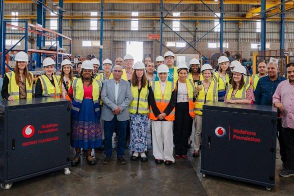 تكنولوجيا: فودافون ومفوضية اللاجئين يوسّعان “المدارس الفورية” إلى 70 مدرسة رقمية في مصر