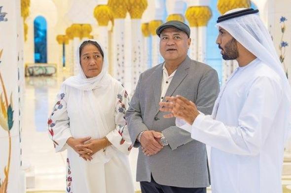 رئيس وزراء توفالو يزور جامع الشيخ زايد الكبير في أبوظبي