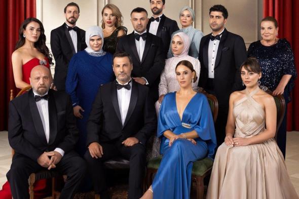 بعد انسحاب أربعة ممثلين من المسلسل دفعة واحدة، أبطال “شراب التوت” يلغون متابعة بعضهم في خطوة صادمة