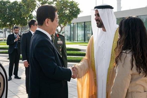 ذياب بن محمد بن زايد يستقبل رئيس جمهورية كوريا في واحة الكرامة