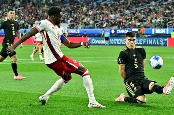 ألفونسو ديفيس يعاود تمارينه مع بايرن ميونيخ بعد غياب لثمانية أشهر