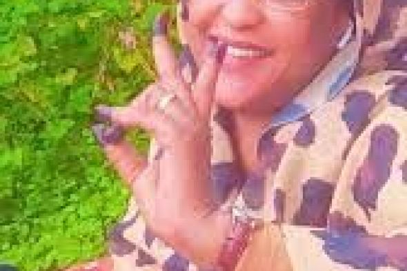 شاهد.. ناشطة الدعم السريع الشهيرة “أم أشواق” تنهار من البكاء وتعلن تخليها عن “القضية” ومساندة المليشيا