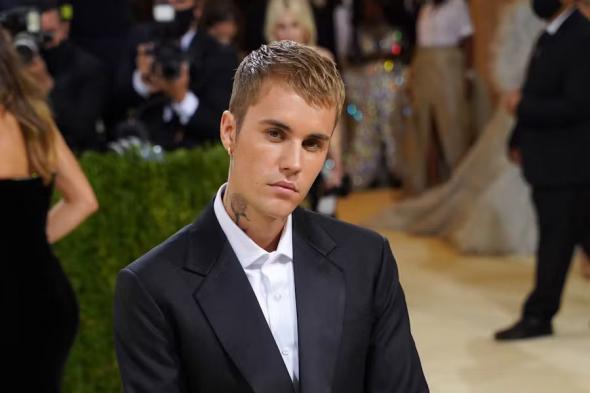 إصابة خطيرة تقلق الجمهور.. جاستن بيبر يتعرّض لحادث تزلّج مؤلم وتفاصيل حالته تُكشف!