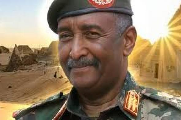 بالفيديو.. شاهد ردة فعل رئيس مجلس السيادة “البرهان” تجاه شاب قام بتصويره في جولة قام بها منتصف الليل بأحد الشوارع الخالية