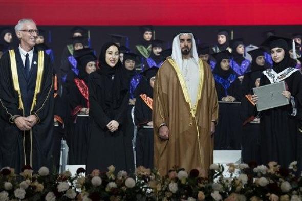 سيف بن زايد يشهد حفل تخريج دفعة «صُنّاع المستقبل» 2025 في جامعة زايد