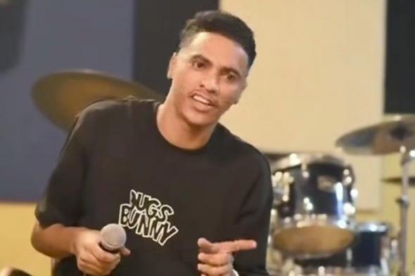 شاهد بالفيديو.. “مُقلد” الفنانة إنصاف مدني يدشن ظهوره الأول بحفل داخل “كافيه” بالقاهرة