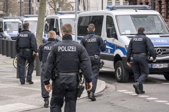 مسلح يهاجم أفرادا من الشرطة داخل مخفر في ألمانيا