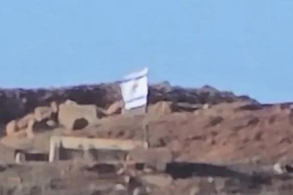 رفع العلم الإسرائيلي جنوب سوريا (فيديو)