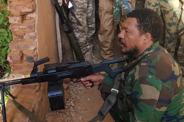 شاهد بالصورة.. الناشط البارز عثمان ذو النون يقدم مقترحاً لدمج كل القوات المساندة للجيش في قوة وطنية واحدة