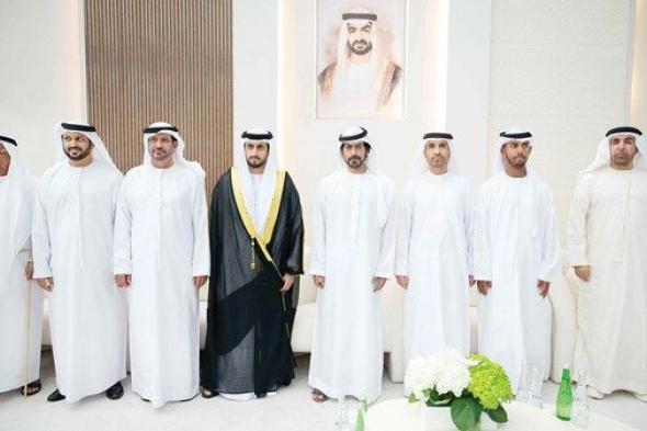 خليفة بن طحنون يحضر حفل زفاف سعيد الشامسي