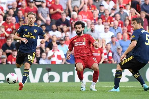 أسطورة مانشستر يونايتد يطالب سلوت باستبعاد صلاح بشكل فوري من تشكيلة ليفربول