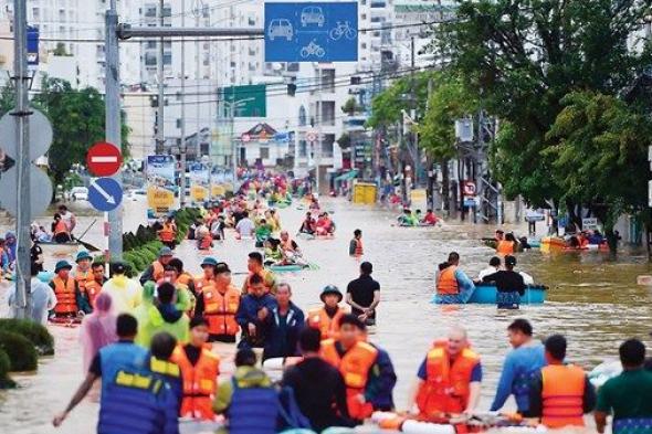 فيضانات فيتنام.. 90 قتيلاً وخسائر اقتصادية طائلة