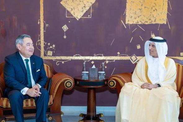 سعود بن صقر يستقبل سفير البيرو