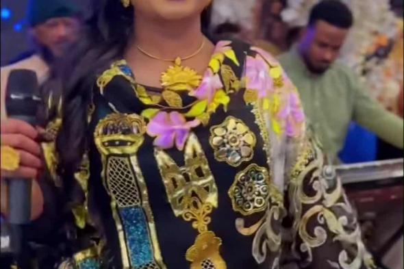 شاهد بالصورة والفيديو.. بثوب فخم ورقصات مثيرة.. السلطانة تشعل حفل غنائي بالقاهرة على أنغام “منايا ليك ما وقف” والجمهور يتغزل: (كل ما نقول نتوب هدى عربي تغير التوب)