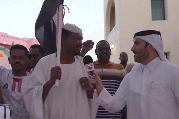 شاهد بالصورة والفيديو.. أحدهم توقع فوز المنتخب المصري بكأس العرب.. سودانيون بقطر يقيمون “زفة” على طريقة “الصوفية” قبل دخولهم ملعب المباراة