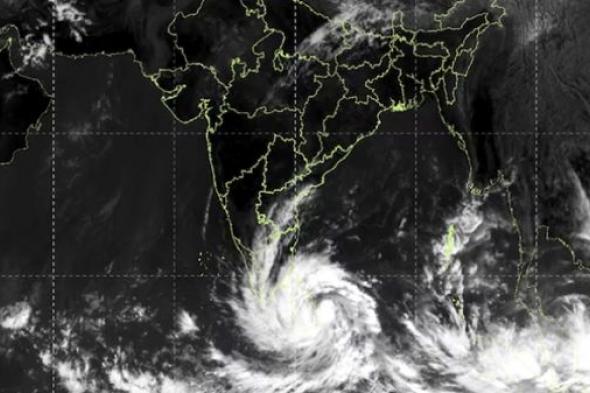 الهند تُعلن تحرك إعصار باتجاه ولاية تاميل نادو