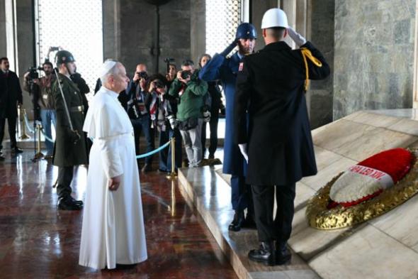 البابا لاوون يزور ضريح مصطفى كمال أتاتورك في أنقرة