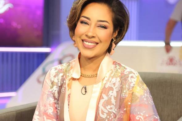 بالصورة.. مذيعة سودانية كانت تقيم في لبنان: (أعتقد والله اعلم إن أنا اكتر انسان اتسأل حشجع مين باعتبار اني جاسوسة مدسوسة على الاتنين) والجمهور يسخر: (هاردلك يا نانسي عجرم)