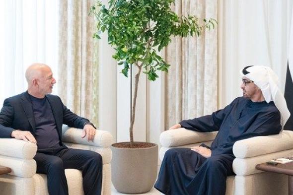 رئيس الدولة يستقبل مؤسس ورئيس مجلس الإدارة التنفيذي لأمازون