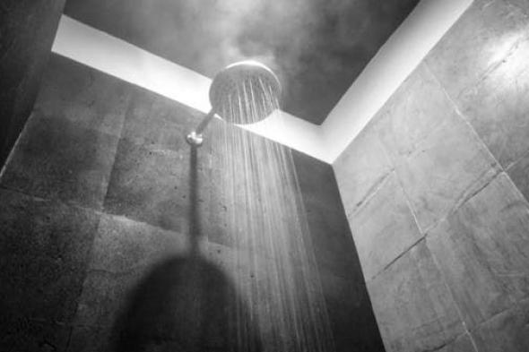 فوائد صحية للحمام الساخن.. يخفض ضغط الدم ويحارب الاكتئاب