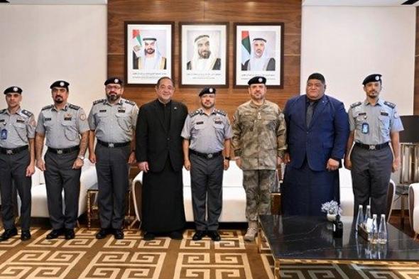 شرطة أبوظبي تطلع وفد مملكة تونغا على أفضل الممارسات التطويرية