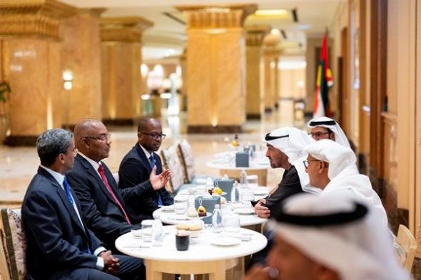 رئيس الدولة يلتقي رئيس سيشل الذي يزور الإمارات لحضور الجولة الختامية لبطولة العالم للفورمولا- 1