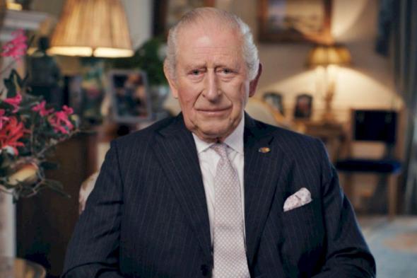 عاهل بريطانيا يشارك مواطنيه معركته مع السرطان