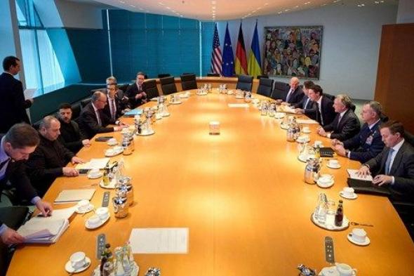 زيلينسكي يبحث خطة السلام مع مفاوضين أميركيين