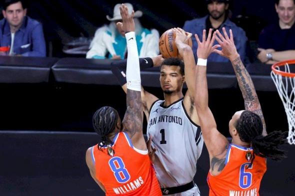 أن بي أيه: ويمبانياما يصعق ثاندر في عودة موفقة ويقود سبيرز إلى نهائي الكأس