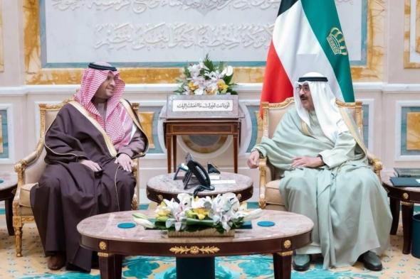 أمير الكويت يستقبل الأمير تركي بن محمد بن فهد