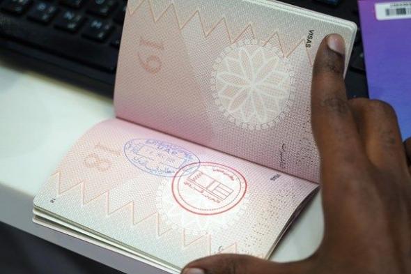 استقبال المسافرين بختم "البحرين قلب وعين" في مطارات دبي