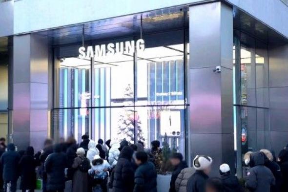 تكنولوجيا: هاتف Galaxy Z TriFold ينفد مجددًا في كوريا بسبب مخزون محدود للغاية