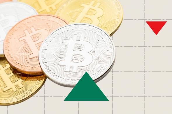 اقتراب البيتكوين من التشبع البيعي وسط توقعات بامتداد السوق الصاعد حتى 2026