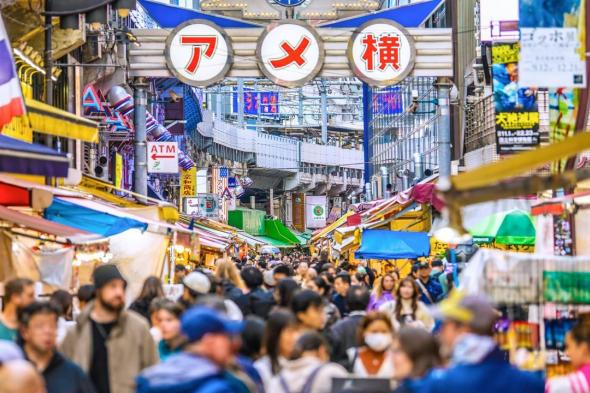 اليابان | أميوكو… تجربة تسوق حية تعكس الوجه الشعبي للعاصمة اليابانية طوكيو