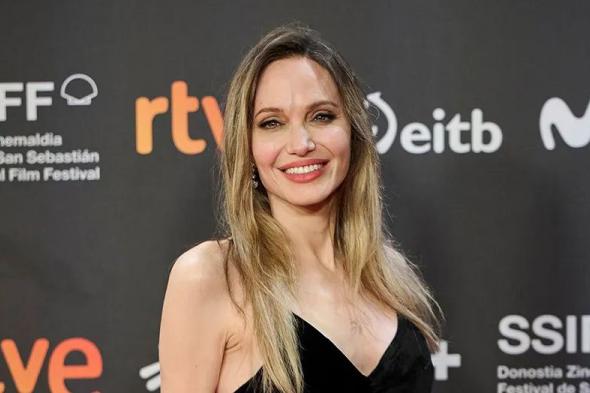 بالصورة- أنجلينا جولي تزور الجرحى عند معبر رفح في مصر