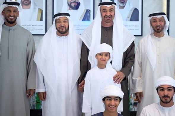 رئيس الدولة يزور محمد بن بطي آل حامد