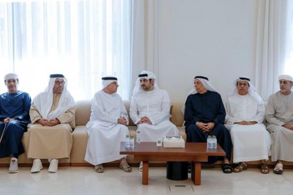 مكتوم بن محمد يقدّم واجب العزاء في وفاة حليمة عبدالمنان عبدالرحمن العور