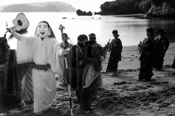 اليابان | أسطورة خلف العدسة: كيف خلد هاغا هيدييو تراث اليابان الشعبي؟