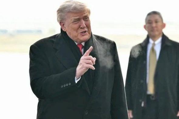 ترامب يصل دافوس رغم عطل طائرته.. ويصر على ضم غرينلاند