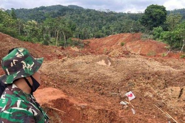 قتلى ومفقودون في انهيار أرضي بإندونيسيا