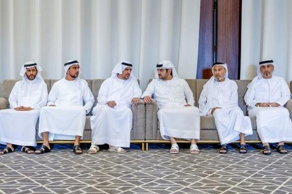 مكتوم بن محمد يقدّم واجب العزاء في وفاة عبد المجيد صديقي