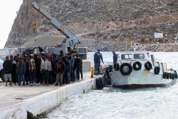 مصرع ثلاثة مهاجرين على الأقل قبالة جزيرة كريت